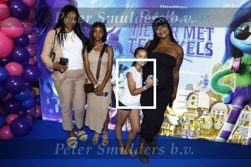 Amsterdam 24 juni 2023
Premiere TIENER MET TENTAKELS in Pathe Arena .
Vonneke Bonneke zwanger met dochter