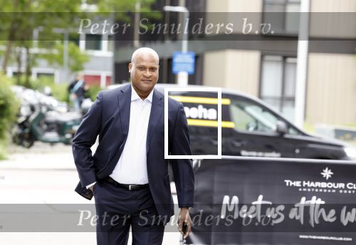 Amsterdam 1 juni 2023
Talkies terras award bij the Harbour Club .
Winston Bogarde