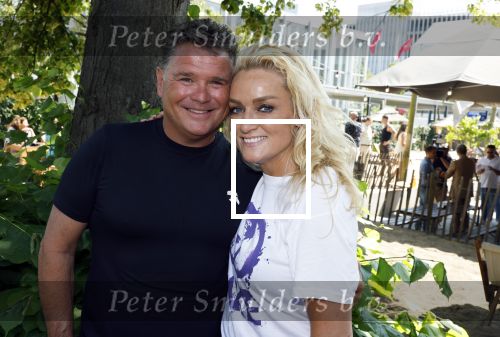 Amsterdam 21 juni 2023
Presentatie Holland zingt Hazes bij Strand Zuid.
De artiesten die volgend jaar mee gaaan doen zijn : Andre Hazes Jeroen v d Boom Douwe Bob Samantha Steenwijk Wolter Kroes en Jamai Looman .