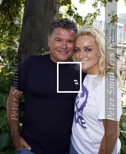 Amsterdam 21 juni 2023
Presentatie Holland zingt Hazes bij Strand Zuid.
De artiesten die volgend jaar mee gaaan doen zijn : Andre Hazes Jeroen v d Boom Douwe Bob Samantha Steenwijk Wolter Kroes en Jamai Looman .