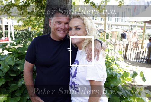 Amsterdam 21 juni 2023
Presentatie Holland zingt Hazes bij Strand Zuid.
De artiesten die volgend jaar mee gaaan doen zijn : Andre Hazes Jeroen v d Boom Douwe Bob Samantha Steenwijk Wolter Kroes en Jamai Looman .