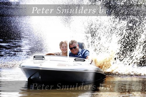 Zaanstad 23 juni 2023
Wolter Kroes met zijn Thomas aan het varen met een vet bootje.