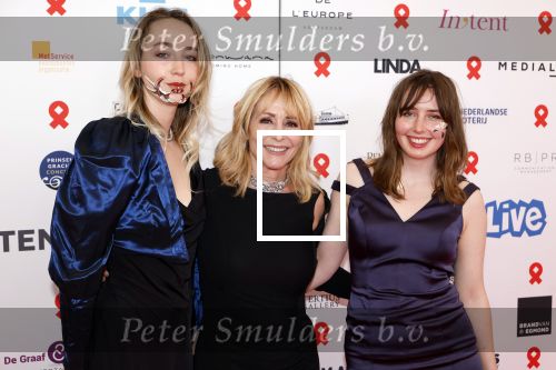 Amsterdam 8 juni 2024
Het Amsterdam diner in AFAS live . Vele Bekende mensen en zakenmensen kwamen naar het gala waar geld opgehaald wordt voor het aids fonds. Angela Groothuizen kwam met haar dochters