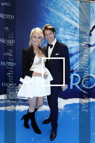 Scheveningen 9 juni 2024
Premiere Frozen in het Afas circustheater. Anne Mar Zwart zwanger met man