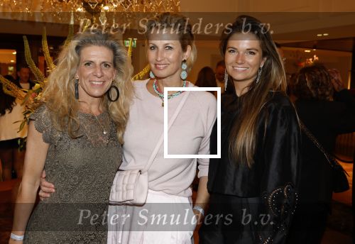 Amsterdam 22 juni 2024
Luxery fair in hotel L Europe. Anouk Smulders met Manon de Boer en Meta Herman de Groot