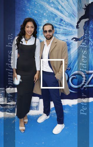 Scheveningen 9 juni 2024
Premiere Frozen in het Afas circustheater. April darby met vriend