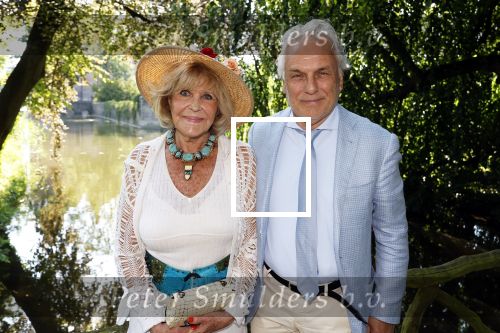 Haarzuilens 26 juni 2024
Nationale haringparty op kasteel de Haar. Astrid Engels met ..