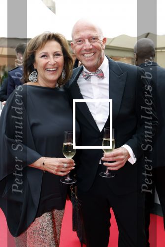 Amsterdam 8 juni 2024
Het Amsterdam diner in AFAS live . Vele Bekende mensen en zakenmensen kwamen naar het gala waar geld opgehaald wordt voor het aids fonds. Astrid Joosten en haar man Rob Peters