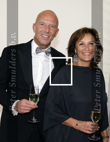 Amsterdam 8 juni 2024
Het Amsterdam diner in AFAS live . Vele Bekende mensen en zakenmensen kwamen naar het gala waar geld opgehaald wordt voor het aids fonds. Astrid Joosten en haar man Rob Peters