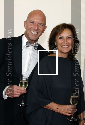 Amsterdam 8 juni 2024
Het Amsterdam diner in AFAS live . Vele Bekende mensen en zakenmensen kwamen naar het gala waar geld opgehaald wordt voor het aids fonds. Astrid Joosten en haar man Rob Peters