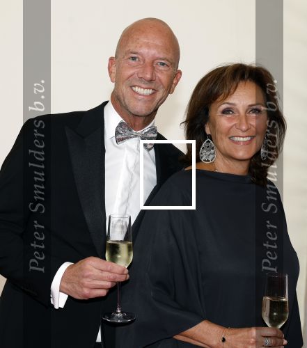 Amsterdam 8 juni 2024
Het Amsterdam diner in AFAS live . Vele Bekende mensen en zakenmensen kwamen naar het gala waar geld opgehaald wordt voor het aids fonds. Astrid Joosten en haar man Rob Peters