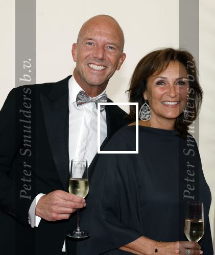 Amsterdam 8 juni 2024
Het Amsterdam diner in AFAS live . Vele Bekende mensen en zakenmensen kwamen naar het gala waar geld opgehaald wordt voor het aids fonds. Astrid Joosten en haar man Rob Peters