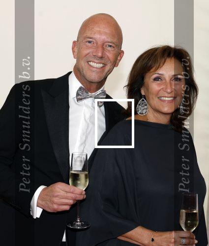 Amsterdam 8 juni 2024
Het Amsterdam diner in AFAS live . Vele Bekende mensen en zakenmensen kwamen naar het gala waar geld opgehaald wordt voor het aids fonds. Astrid Joosten en haar man Rob Peters