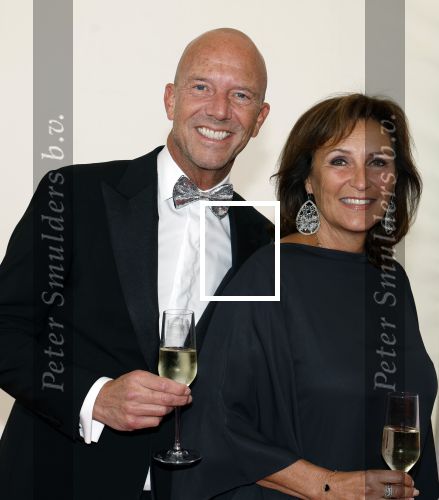 Amsterdam 8 juni 2024
Het Amsterdam diner in AFAS live . Vele Bekende mensen en zakenmensen kwamen naar het gala waar geld opgehaald wordt voor het aids fonds. Astrid Joosten en haar man Rob Peters