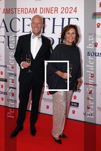 Amsterdam 8 juni 2024
Het Amsterdam diner in AFAS live . Vele Bekende mensen en zakenmensen kwamen naar het gala waar geld opgehaald wordt voor het aids fonds. Astrid Joosten en haar man Rob Peters