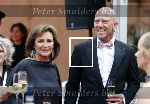 Amsterdam 8 juni 2024
Het Amsterdam diner in AFAS live . Vele Bekende mensen en zakenmensen kwamen naar het gala waar geld opgehaald wordt voor het aids fonds. Astrid Joosten en haar man Rob Peters