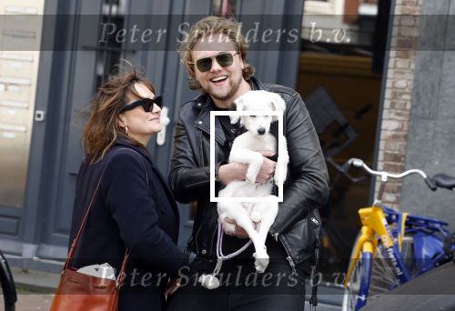 Amsterdam 27 maart 2024
Barbara Sloesen met vriend Joost Hofman en hun hondje in het centrum van amsterdam.