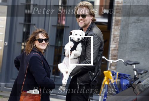 Amsterdam 27 maart 2024
Barbara Sloesen met vriend Joost Hofman en hun hondje in het centrum van amsterdam.