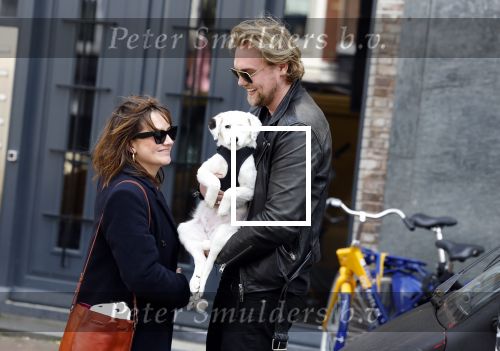 Amsterdam 27 maart 2024
Barbara Sloesen met vriend Joost Hofman en hun hondje in het centrum van amsterdam.