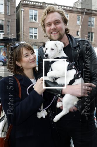 Amsterdam 27 maart 2024
Barbara Sloesen met vriend Joost Hofman en hun hondje in het centrum van amsterdam.