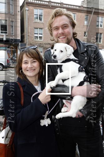 Amsterdam 27 maart 2024
Barbara Sloesen met vriend Joost Hofman en hun hondje in het centrum van amsterdam.