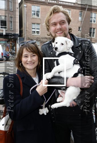 Amsterdam 27 maart 2024
Barbara Sloesen met vriend Joost Hofman en hun hondje in het centrum van amsterdam.