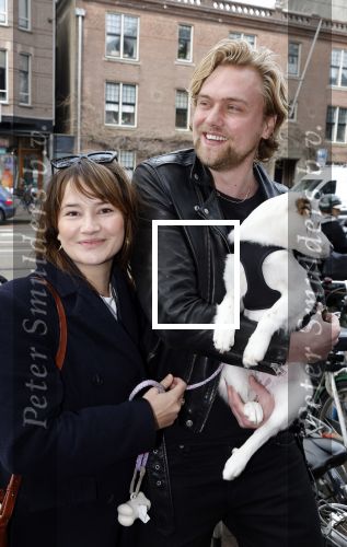 Amsterdam 27 maart 2024
Barbara Sloesen met vriend Joost Hofman en hun hondje in het centrum van amsterdam.
