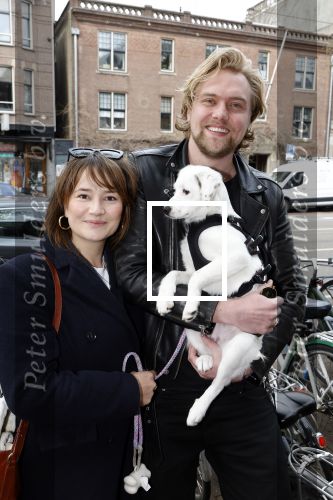 Amsterdam 27 maart 2024
Barbara Sloesen met vriend Joost Hofman en hun hondje in het centrum van amsterdam.