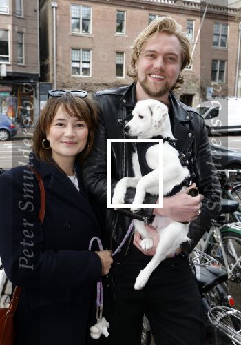 Amsterdam 27 maart 2024
Barbara Sloesen met vriend Joost Hofman en hun hondje in het centrum van amsterdam.