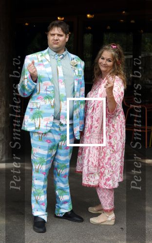 Arnhem 27 mei 2024
Trouwen Robbert de Nijs en zijn vrouw Sharon in Burgers Zoo. Zijn vader Rob de Nijs en moeder Belinda Meuldijk waren de getuigen . Belinda Meuldijk kwam met partner Thierry en zoon Yoshi de Nijs
