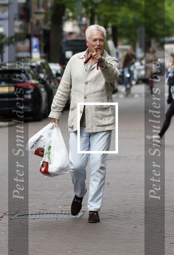 Amsterdam 3 juni 2024
Bram Moszkowicz doet boodschappen in Amsterdam zuid .