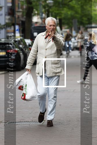 Amsterdam 3 juni 2024
Bram Moszkowicz doet boodschappen in Amsterdam zuid .