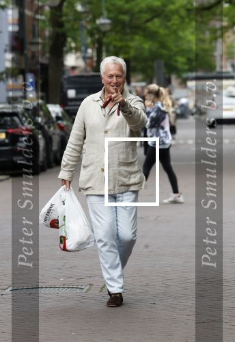 Amsterdam 3 juni 2024
Bram Moszkowicz doet boodschappen in Amsterdam zuid .