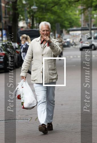 Amsterdam 3 juni 2024
Bram Moszkowicz doet boodschappen in Amsterdam zuid .