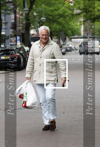Amsterdam 3 juni 2024
Bram Moszkowicz doet boodschappen in Amsterdam zuid .