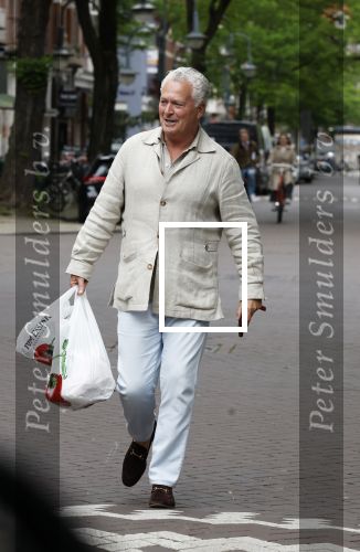 Amsterdam 3 juni 2024
Bram Moszkowicz doet boodschappen in Amsterdam zuid .
