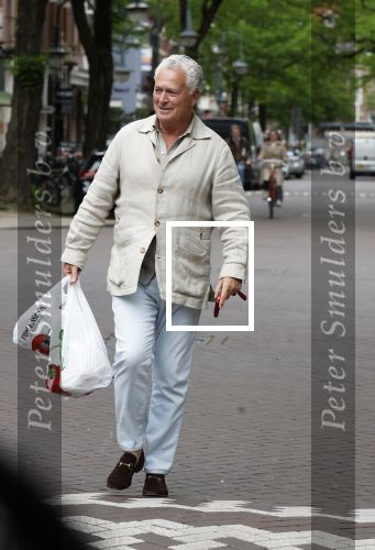 Amsterdam 3 juni 2024
Bram Moszkowicz doet boodschappen in Amsterdam zuid .