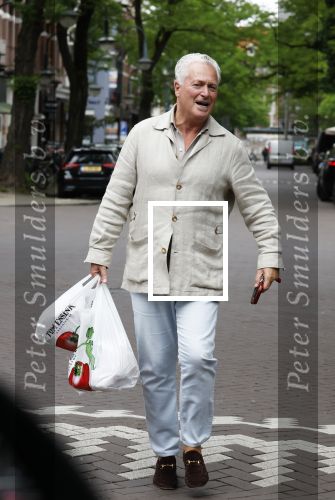 Amsterdam 3 juni 2024
Bram Moszkowicz doet boodschappen in Amsterdam zuid .