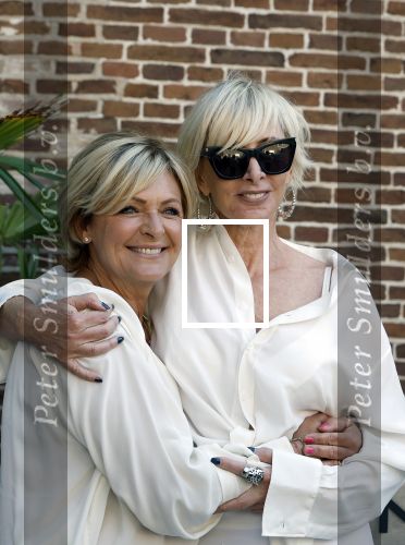Naarden 19 juni 2024
Presentatie stormer sloep ism Monique des Bouvrie bij het Arsenaal. Bob Wisse en Jan des Bouvrie jr  zijn al hun hele leven vrienden . Caroline Tensen en Monique des Bouvrie