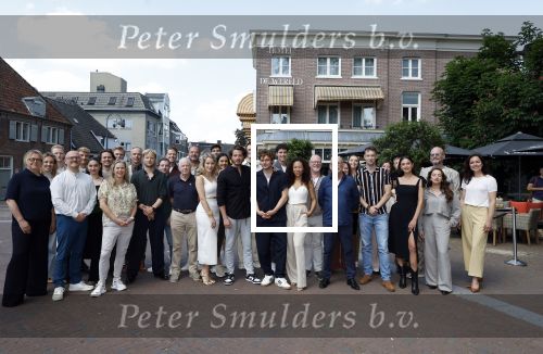 Wageningen 13 mei 2024
Presentatie musical 40-45 in hotel de Wereld met oa Soy Kroon Holly Brood Sjoerd Pleijsier Babette v Veen Kees Boot Frits Barend Dorian Bindels Gaia Aikman en Niniane Everaert.