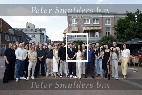 Wageningen 13 mei 2024
Presentatie musical 40-45 in hotel de Wereld met oa Soy Kroon Holly Brood Sjoerd Pleijsier Babette v Veen Kees Boot Frits Barend Dorian Bindels Gaia Aikman en Niniane Everaert.