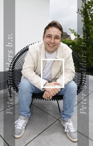 Fijnaart 31 mei 2024
BBQ bij fam Bauer in de tuin . Frans Bauer maakt samen met Lee Towers bekend dat hij dit jaar twee keer in Ahoy op graat treden. Aanwezig Frans Bauer Mariska Bauer Christiaan Bauer ( met vriendin Kim) Frans Bauer jr Jan Bauer en Lucas Bauer .