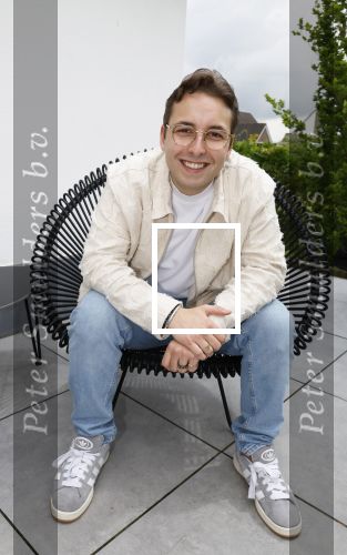 Fijnaart 31 mei 2024
BBQ bij fam Bauer in de tuin . Frans Bauer maakt samen met Lee Towers bekend dat hij dit jaar twee keer in Ahoy op graat treden. Aanwezig Frans Bauer Mariska Bauer Christiaan Bauer ( met vriendin Kim) Frans Bauer jr Jan Bauer en Lucas Bauer .