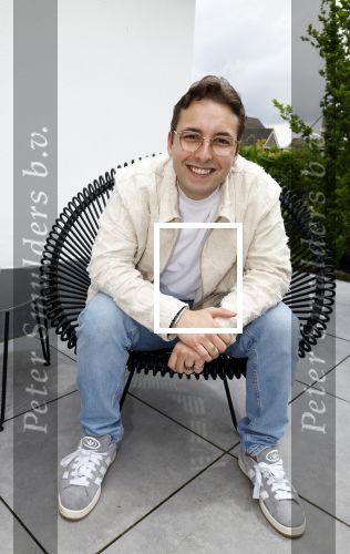 Fijnaart 31 mei 2024
BBQ bij fam Bauer in de tuin . Frans Bauer maakt samen met Lee Towers bekend dat hij dit jaar twee keer in Ahoy op graat treden. Aanwezig Frans Bauer Mariska Bauer Christiaan Bauer ( met vriendin Kim) Frans Bauer jr Jan Bauer en Lucas Bauer .