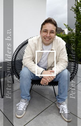 Fijnaart 31 mei 2024
BBQ bij fam Bauer in de tuin . Frans Bauer maakt samen met Lee Towers bekend dat hij dit jaar twee keer in Ahoy op graat treden. Aanwezig Frans Bauer Mariska Bauer Christiaan Bauer ( met vriendin Kim) Frans Bauer jr Jan Bauer en Lucas Bauer .