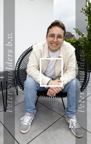 Fijnaart 31 mei 2024
BBQ bij fam Bauer in de tuin . Frans Bauer maakt samen met Lee Towers bekend dat hij dit jaar twee keer in Ahoy op graat treden. Aanwezig Frans Bauer Mariska Bauer Christiaan Bauer ( met vriendin Kim) Frans Bauer jr Jan Bauer en Lucas Bauer .