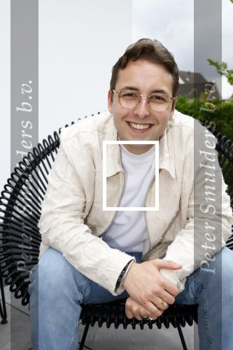 Fijnaart 31 mei 2024
BBQ bij fam Bauer in de tuin . Frans Bauer maakt samen met Lee Towers bekend dat hij dit jaar twee keer in Ahoy op graat treden. Aanwezig Frans Bauer Mariska Bauer Christiaan Bauer ( met vriendin Kim) Frans Bauer jr Jan Bauer en Lucas Bauer .