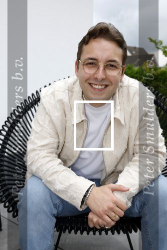 Fijnaart 31 mei 2024
BBQ bij fam Bauer in de tuin . Frans Bauer maakt samen met Lee Towers bekend dat hij dit jaar twee keer in Ahoy op graat treden. Aanwezig Frans Bauer Mariska Bauer Christiaan Bauer ( met vriendin Kim) Frans Bauer jr Jan Bauer en Lucas Bauer .