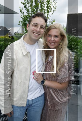 Fijnaart 31 mei 2024
BBQ bij fam Bauer in de tuin . Frans Bauer maakt samen met Lee Towers bekend dat hij dit jaar twee keer in Ahoy op graat treden. Aanwezig Frans Bauer Mariska Bauer Christiaan Bauer ( met vriendin Kim) Frans Bauer jr Jan Bauer en Lucas Bauer .