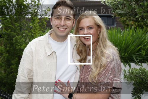 Fijnaart 31 mei 2024
BBQ bij fam Bauer in de tuin . Frans Bauer maakt samen met Lee Towers bekend dat hij dit jaar twee keer in Ahoy op graat treden. Aanwezig Frans Bauer Mariska Bauer Christiaan Bauer ( met vriendin Kim) Frans Bauer jr Jan Bauer en Lucas Bauer .